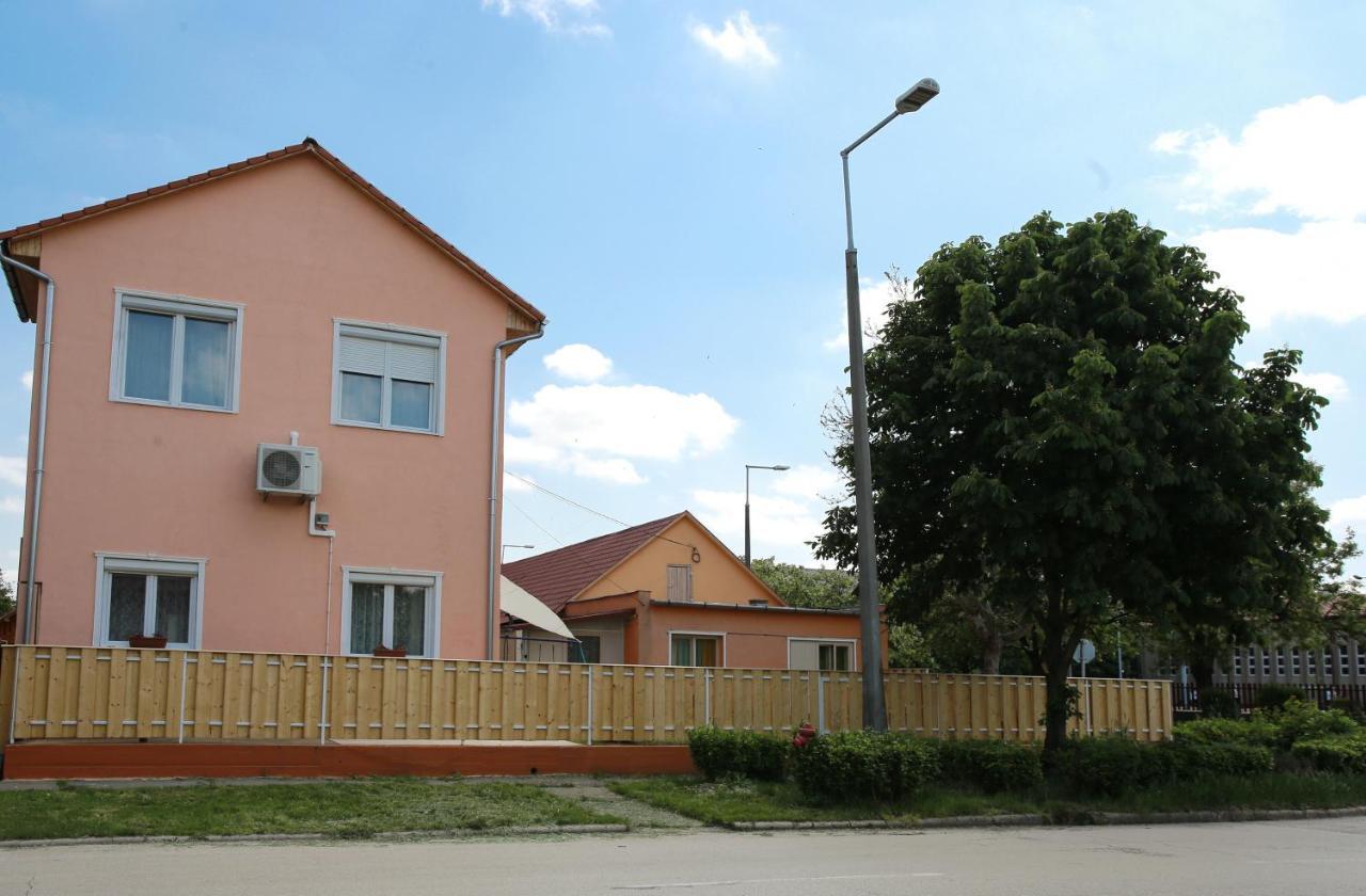 Central Panzio Szentes Εξωτερικό φωτογραφία